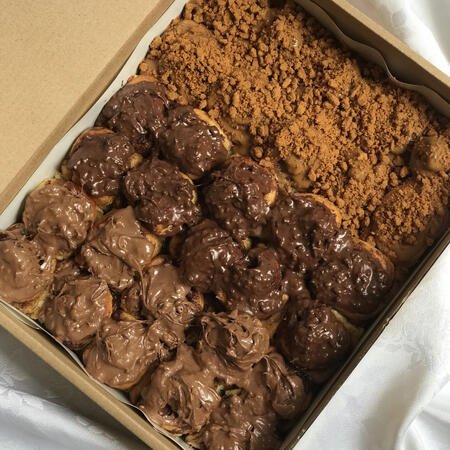 30pcs baby rolls with cadbury, ovomaltine and biscoff toppings (RM60)