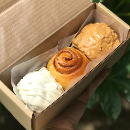 Individual pack with classic, salted caramel and peanut butter toppings (RM20)